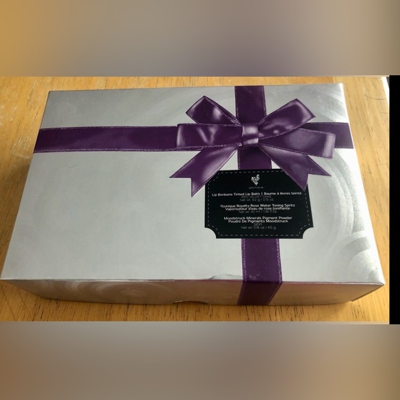 Younique Special Gift Set- Rosewater Spritz, Lip Bon Bon & Eyeshadow BRAND NEW - Picture 7 of 7